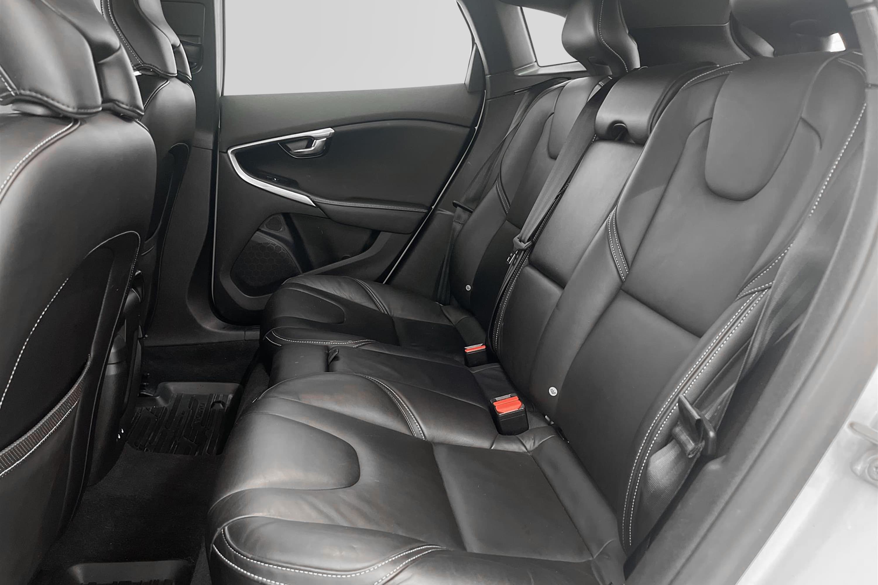 Volvo V40 D3 150hk R-Design VOC Värmare Helskinn 0,52l/milinteriör