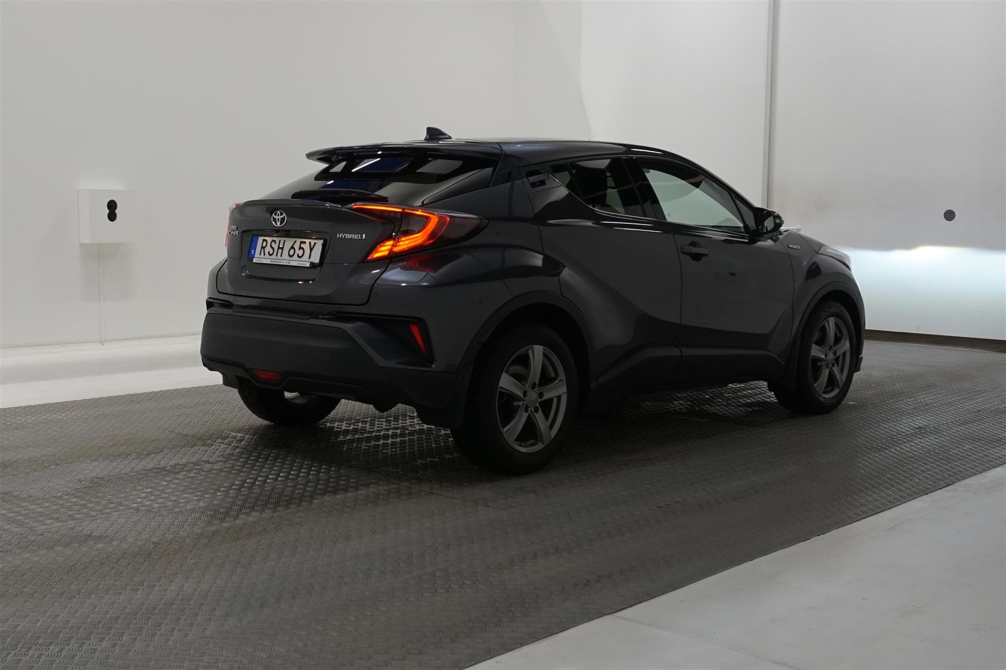 Toyota C-HR Hybrid CVT 122hk Executive JBL Skinn B-Kamera