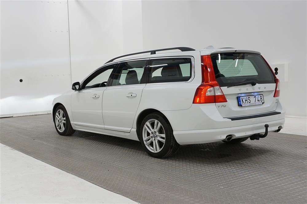 Volvo V70 D4 AWD 163hk VOC D-Värmare Drag Skinn Takluckaexteriör