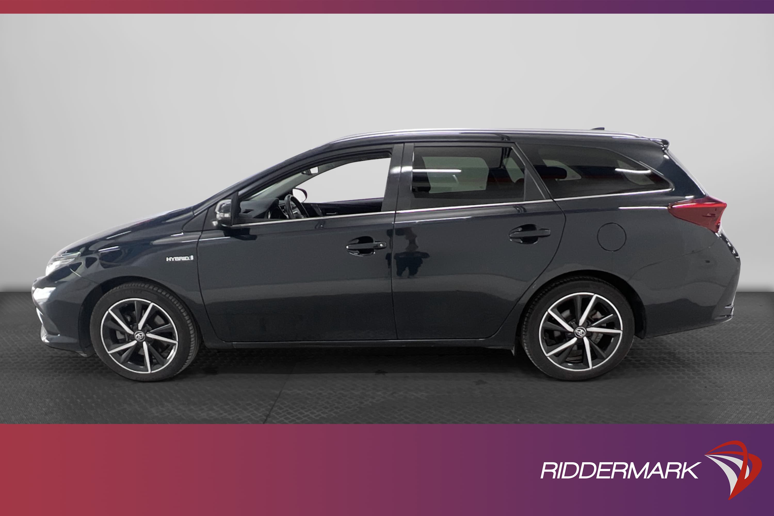 Toyota Auris Touring Hybrid e-CVT 136hk
