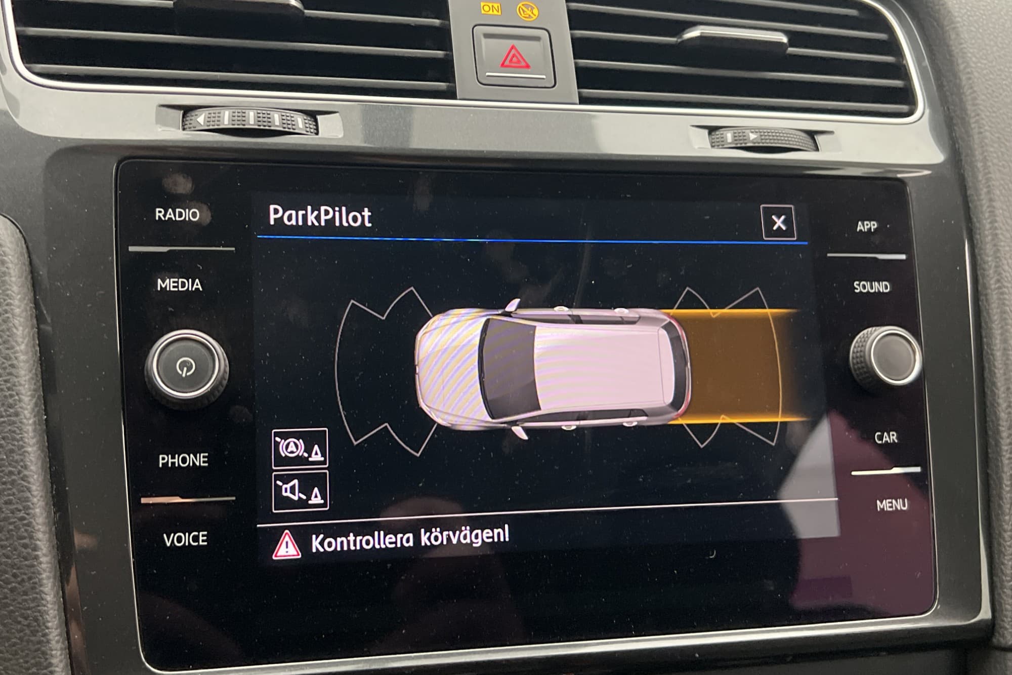 Volkswagen Golf 1.0 TSI 110hk Style CarPlay Sensorer Adaptiv
