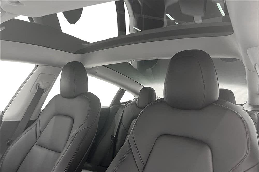 Tesla Model 3 Long Range AWD 440hk Drag Svensksåld Premiuminteriör
