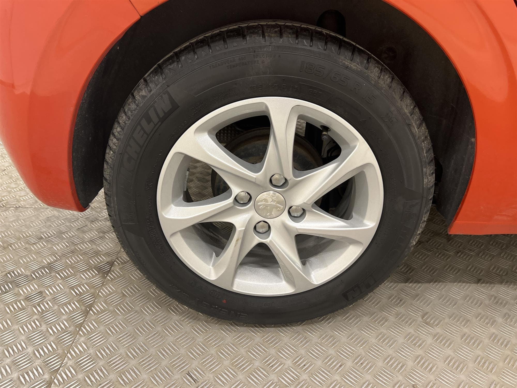 Peugeot 208 5-dörrar 1.2 82hk Låg Skatt 2-Brukare 0,45l/mil