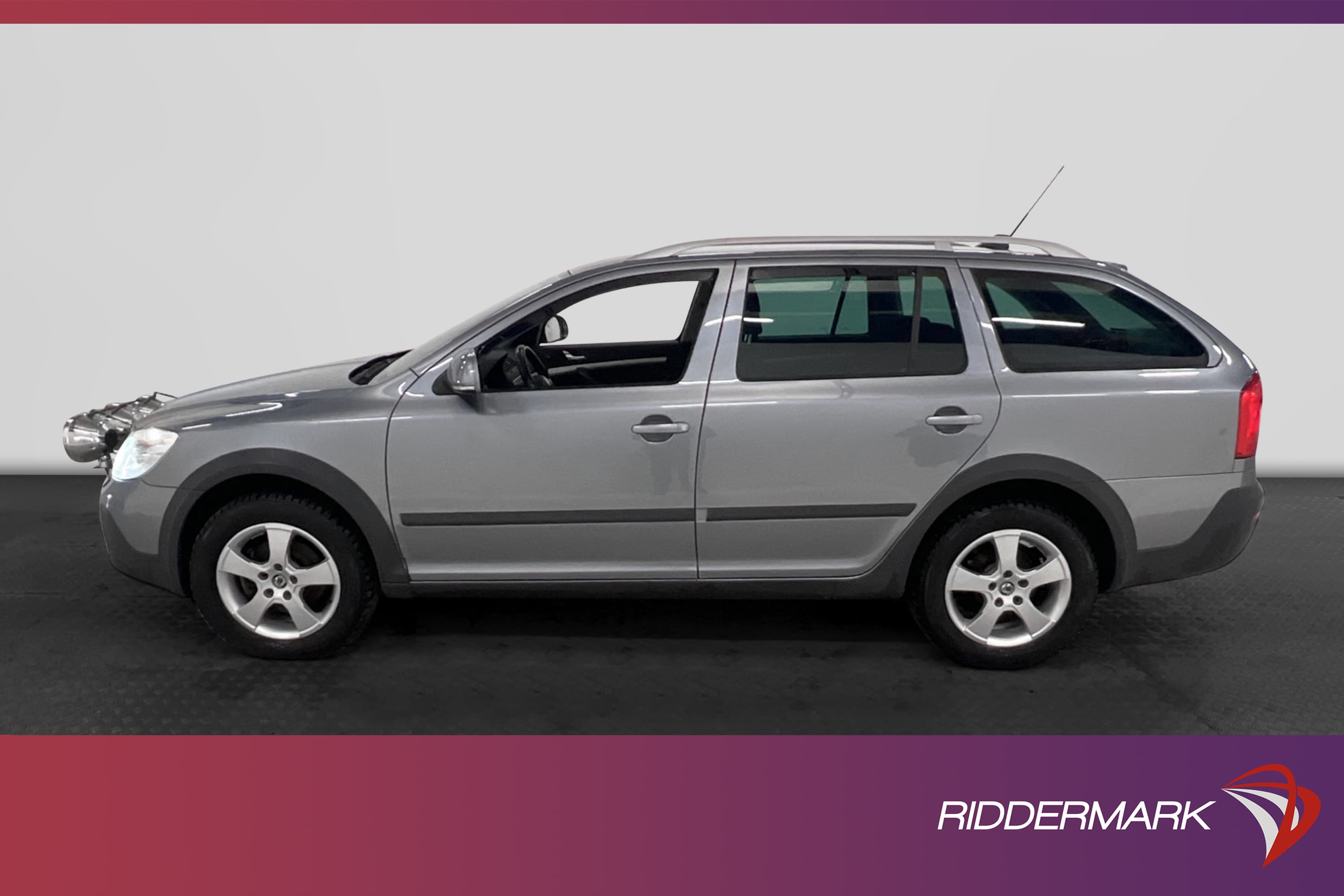 Škoda Octavia Scout 140hk 4x4 M-värm Extraljus Drag Nyservad