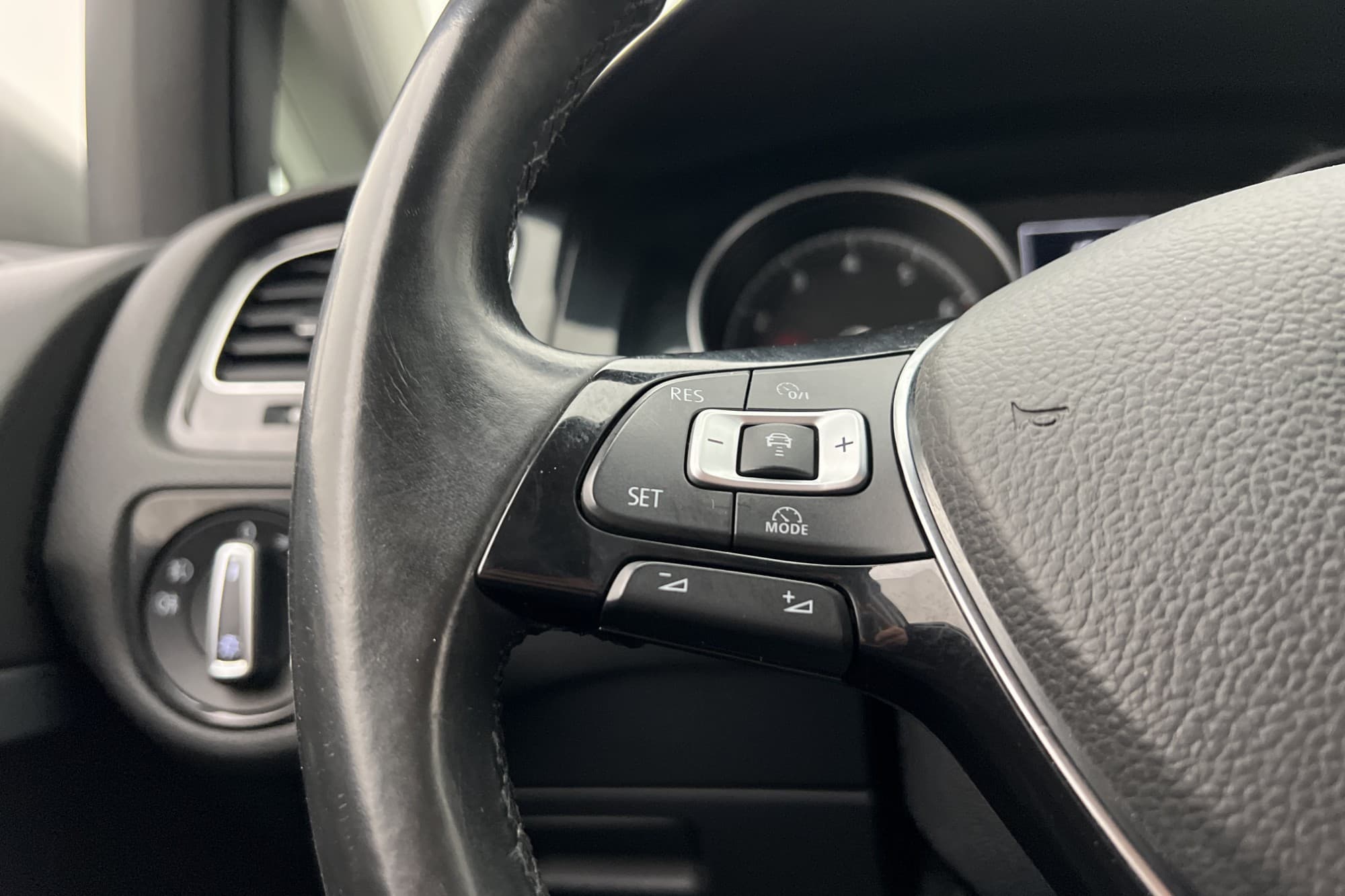 Volkswagen Golf TSI 140hk GT Sensorer Adaptiv-fart Alcantara