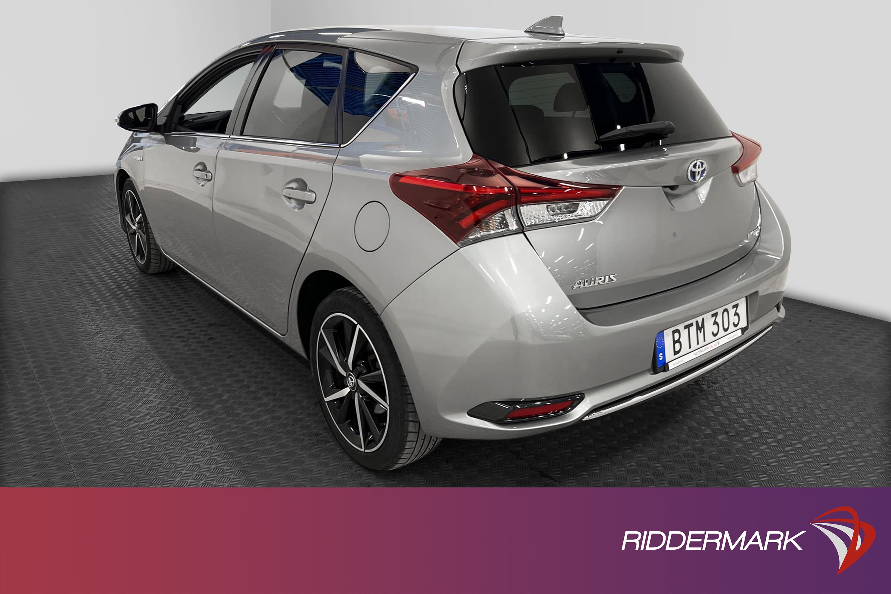 Toyota Auris Hybrid e-CVT 136hk B-Kam 360kr Skatt 0,39L/mil