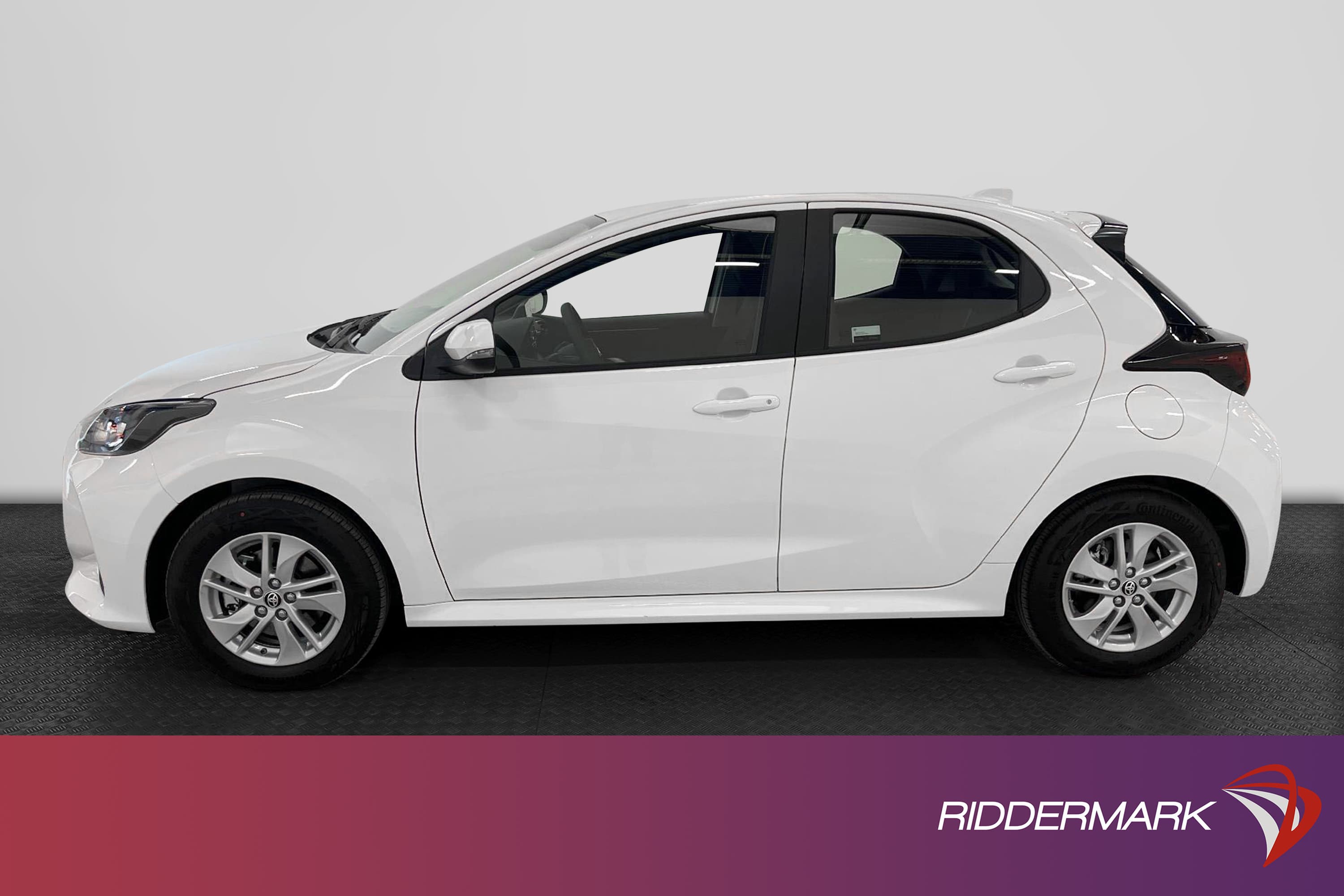 Toyota Yaris Hybrid CVT 116hk Backkamera Lane Assist Adaptiv