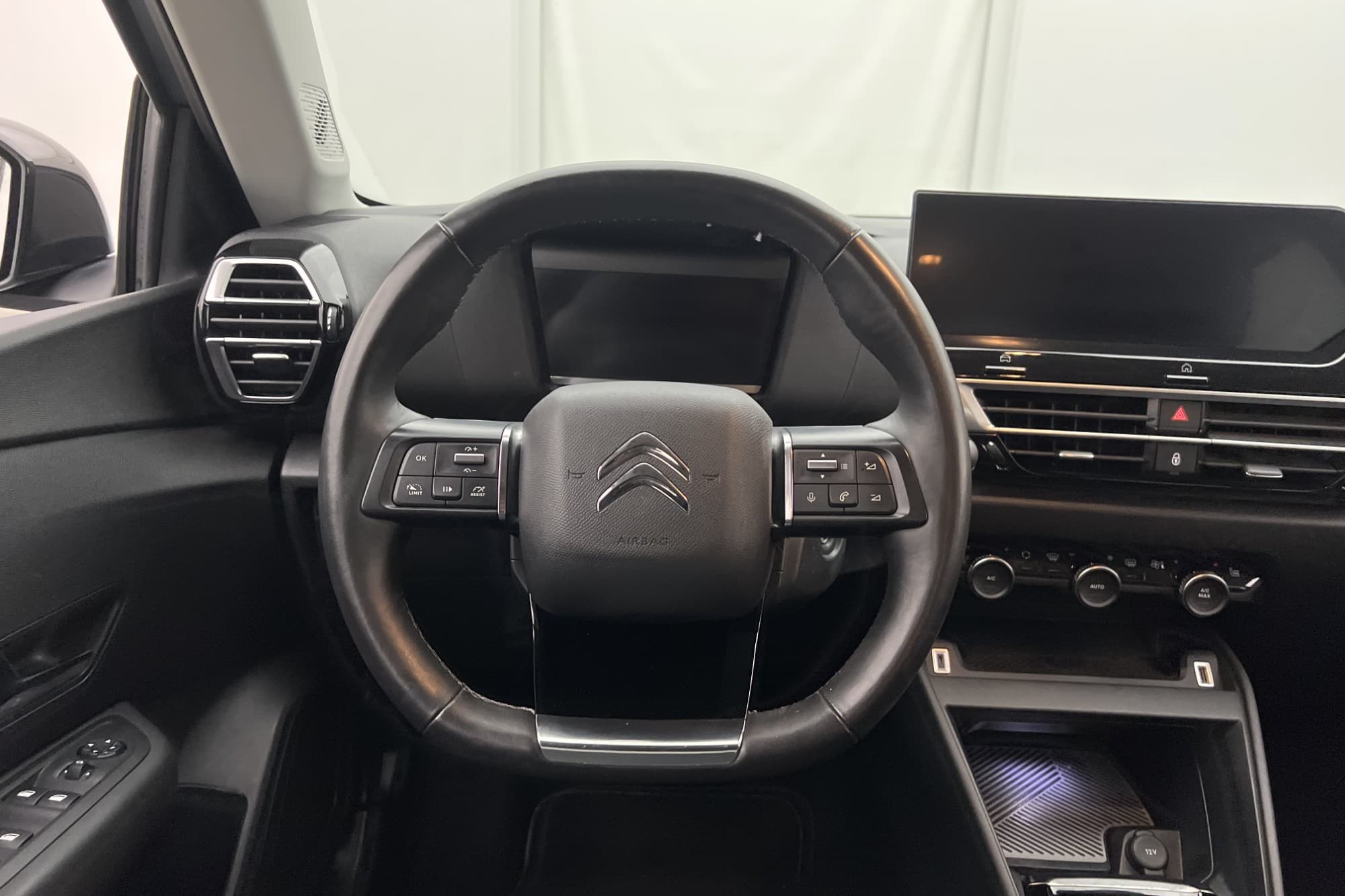 Citroën e-C4 136hk P-Sensorer CarPlay Farthållare Rattvärme