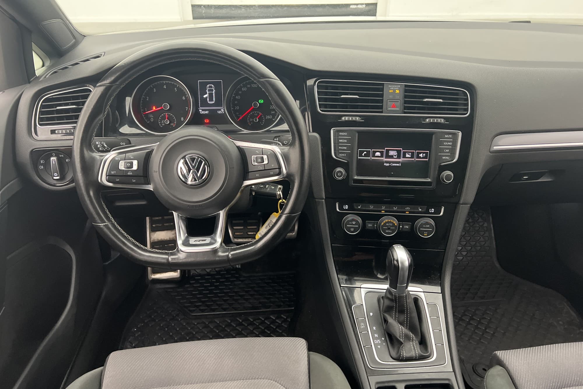 Volkswagen Golf Sportscombi 150hk R-Line Drag Kamera CarPlay