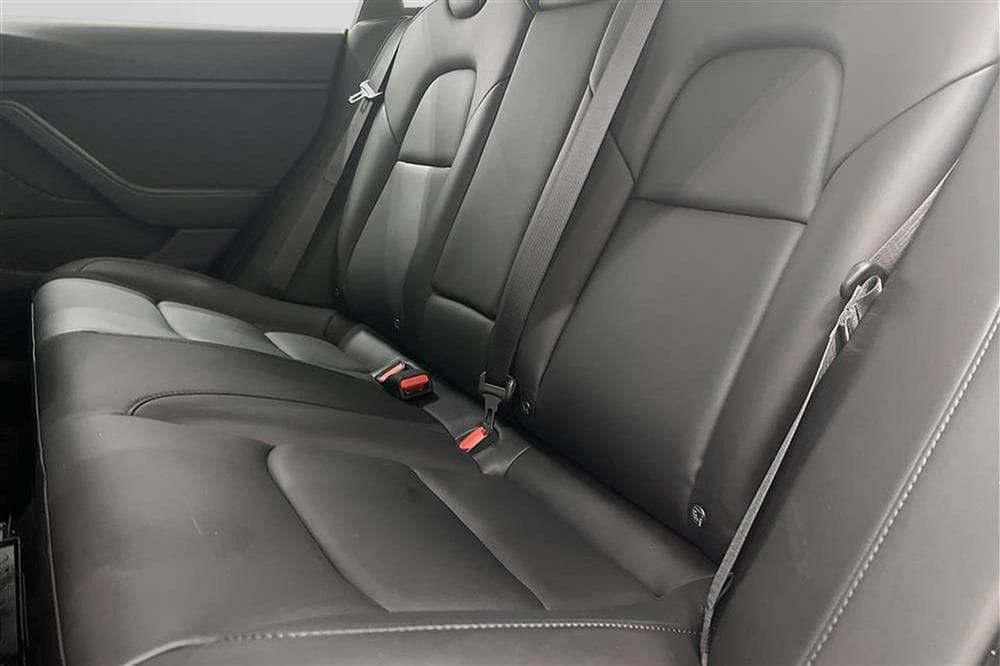 Tesla Model 3 Performance AWD 510hk Svensksåld Autopilotinteriör