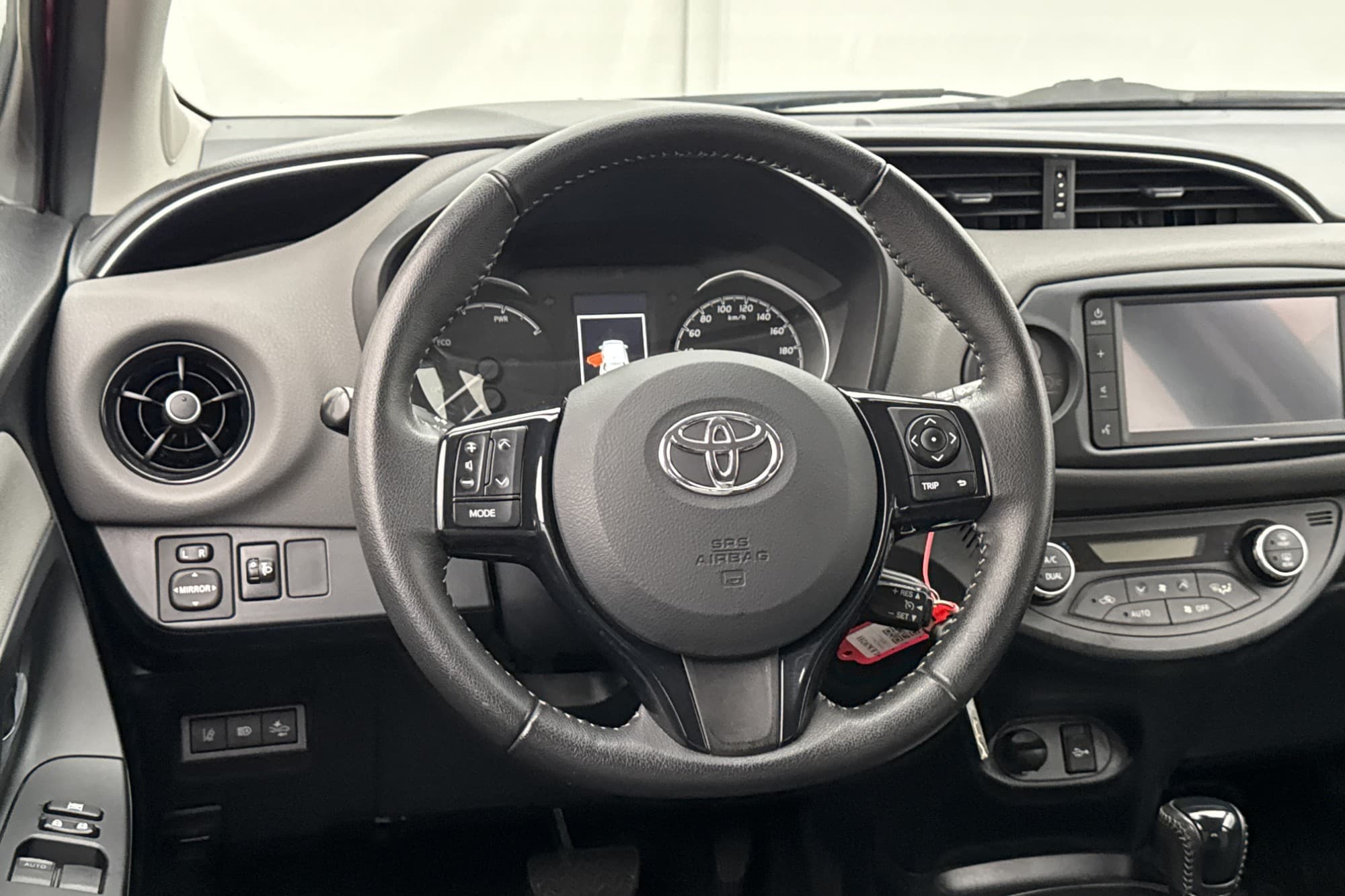 Toyota Yaris Hybrid e-CVT 101hk Active Backkamera Farthållar