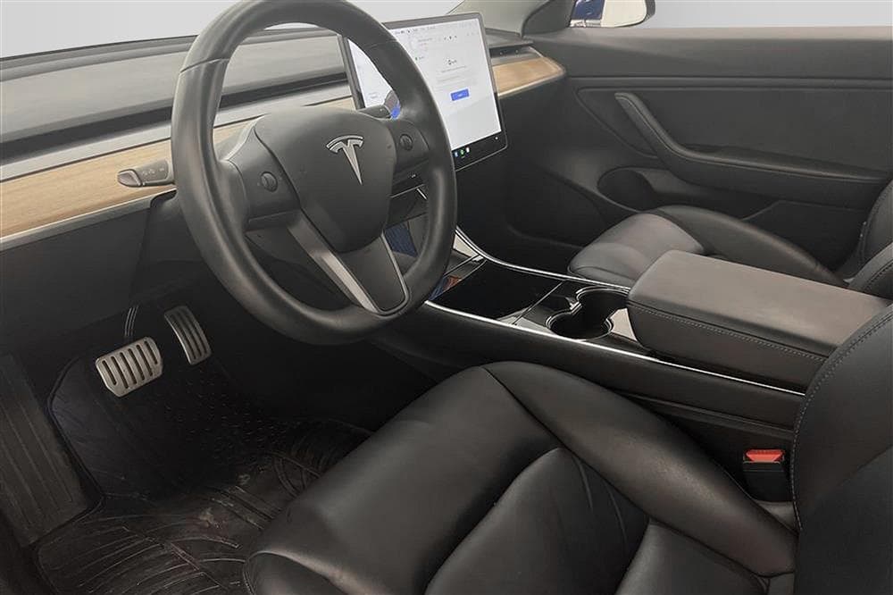 Tesla Model 3 Performance AWD 510hk Svensksåld Autopilotinteriör