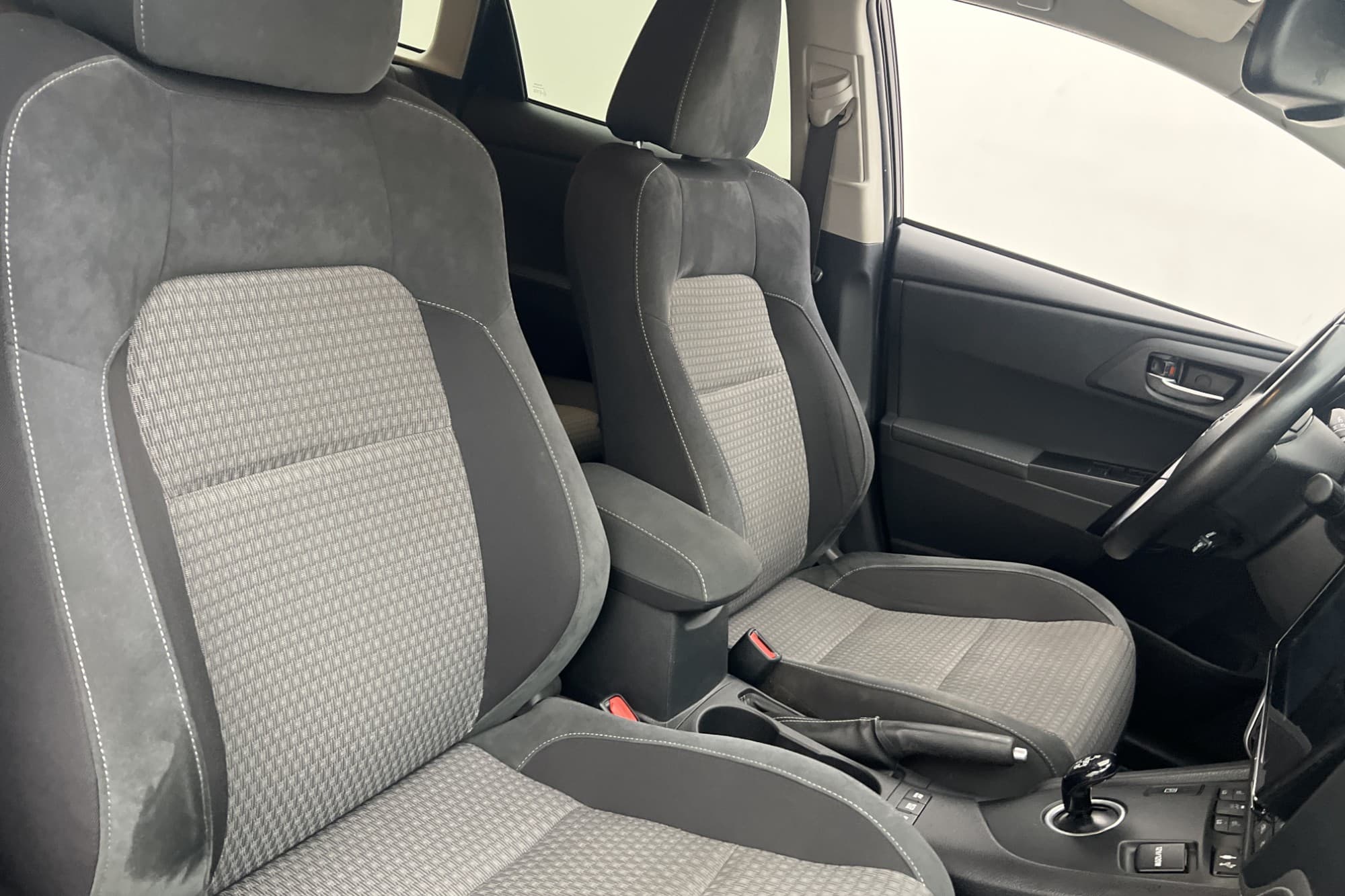 Toyota Auris Touring Sports Hybrid 136hk Kamera Farthållare