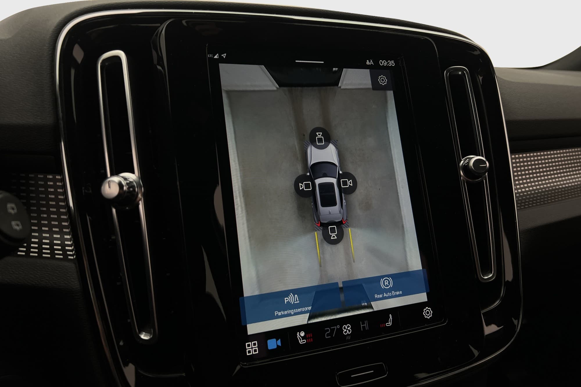 Volvo XC40 P8 AWD Recharge 360° Elstolar Skinn Navi Drag