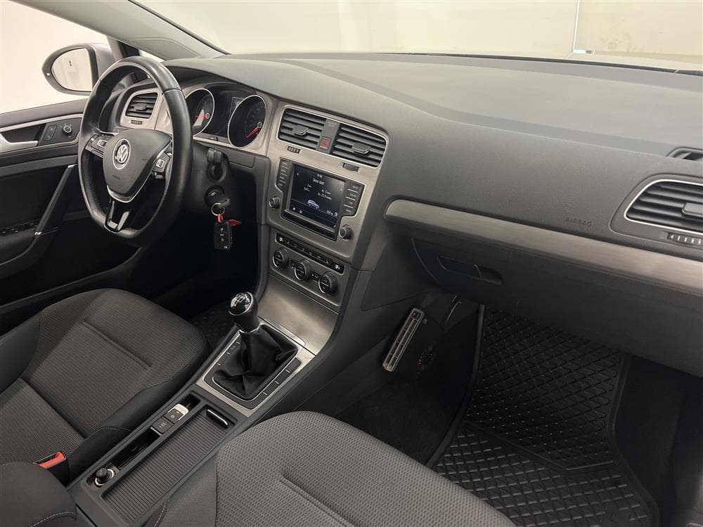 Volkswagen Golf 1.6 TDI 110hk M-värmare  Fullservad 0,4l/milinteriör