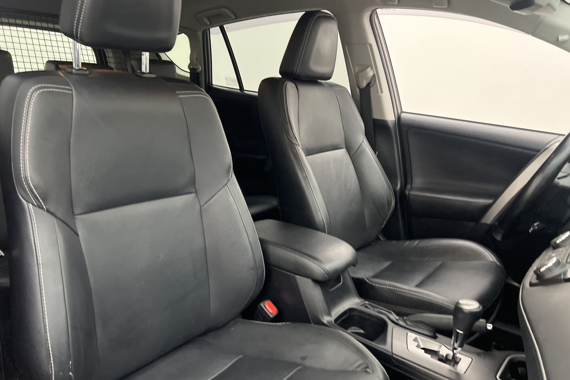 Toyota RAV4 Hybrid 2.5 AWD 197hk Kamera Dragkrok Skinn Navi 