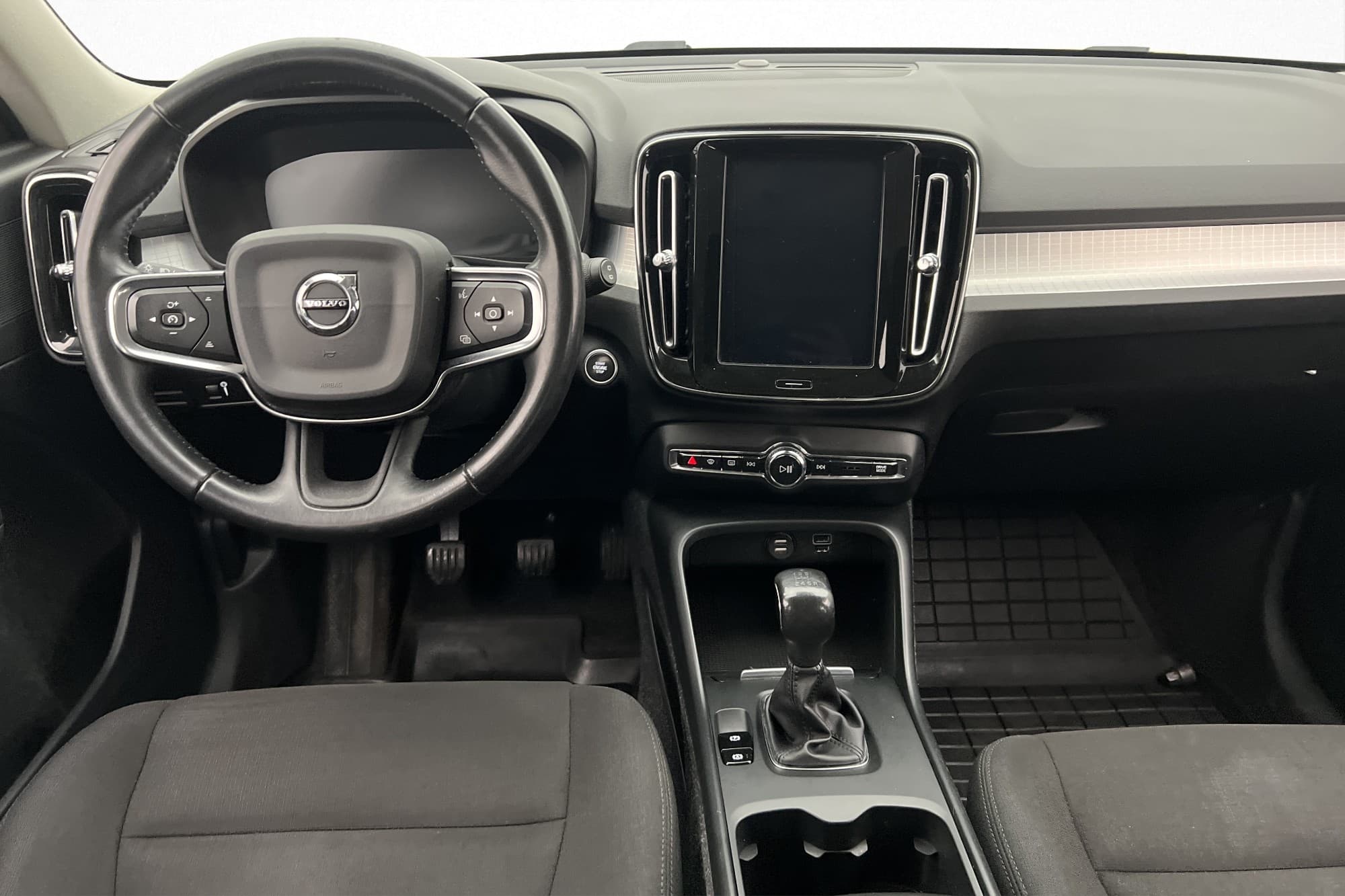 Volvo XC40 T3 156hk Momentum P-Sensorer Farthållare CarPlay