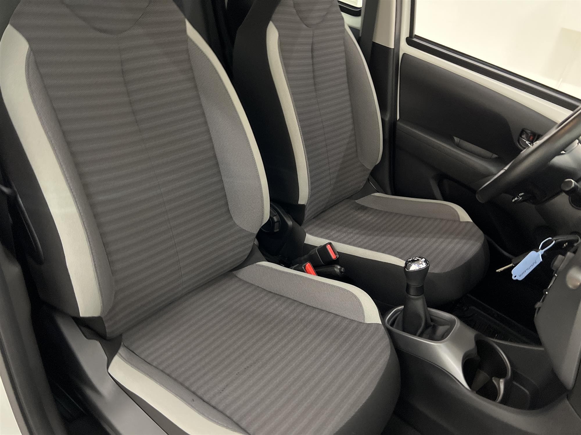 Toyota Aygo 1.0 72hk B-Kamera L-Assist Låg Skatt 0,41L/mil