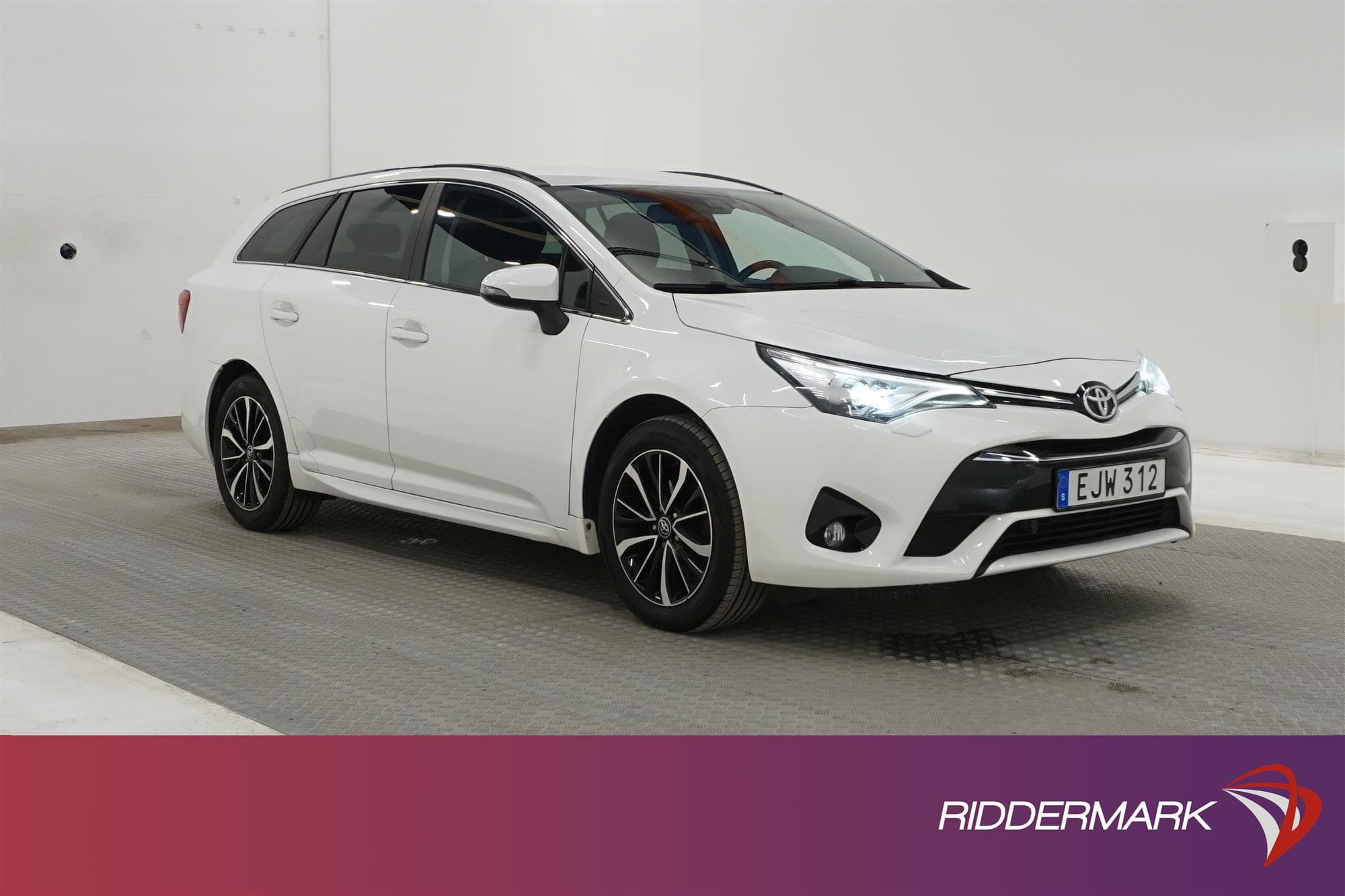 Toyota Avensis Kombi 1.8 147hk Navi B-Kam Drag Låg Skatt