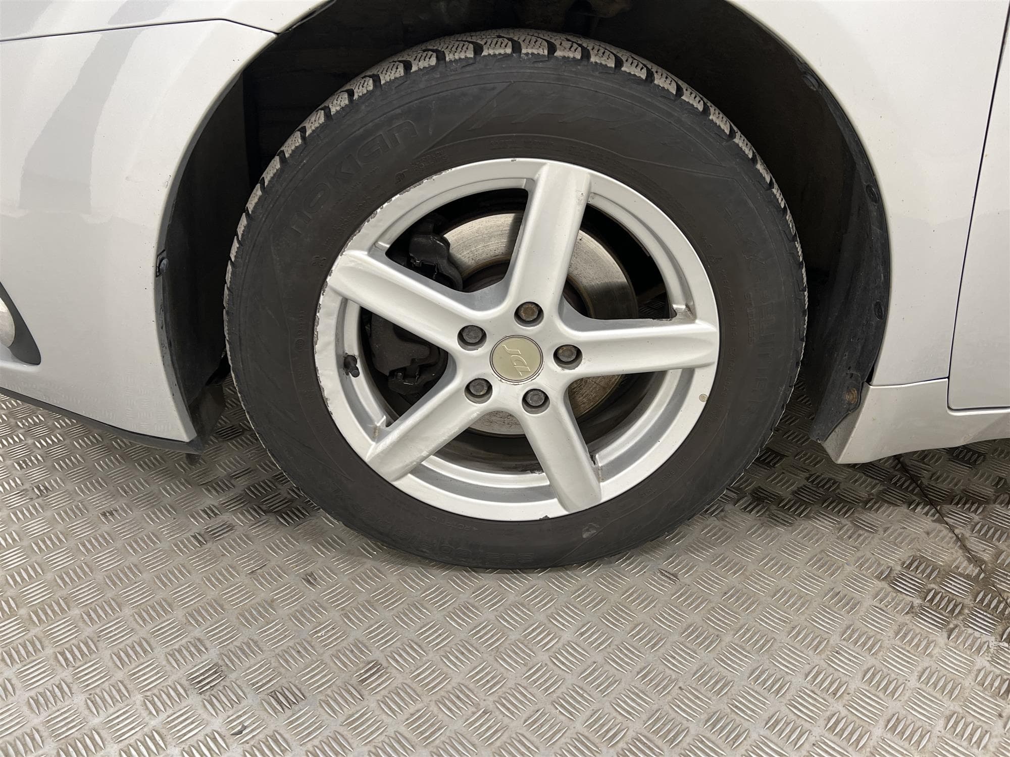 Toyota Avensis Kombi 2.0 D-4D 124hk BKamera Nyserv 0,46L/mil