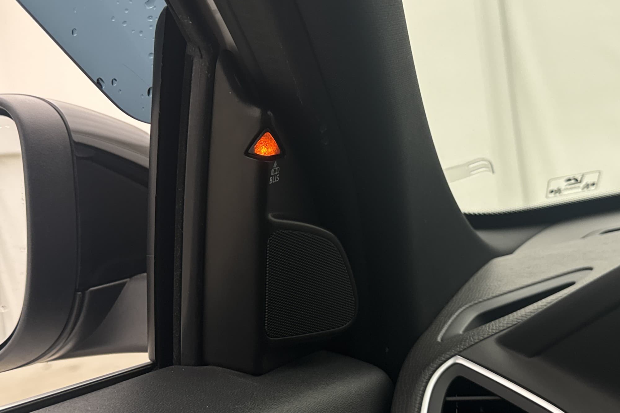 Volvo XC60 D5 AWD 215hk R-Design VOC D-Värm Drag BLIS Pano