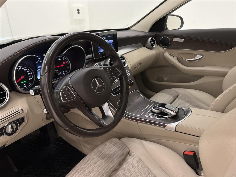 Mercedes-Benz C 250d 4MATIC 204hk Backkamera Drag 0,46l/milinteriör