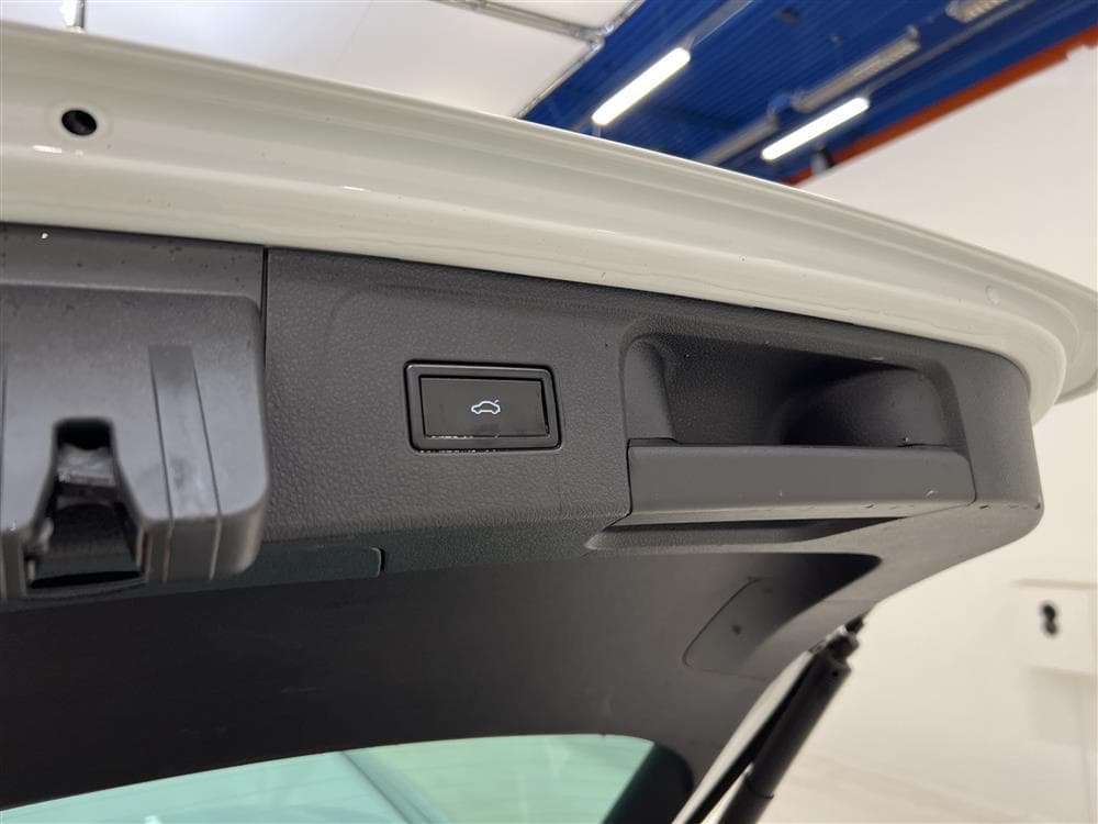 Volkswagen Passat GTE 218hk Executive Business Drag Skinninteriör