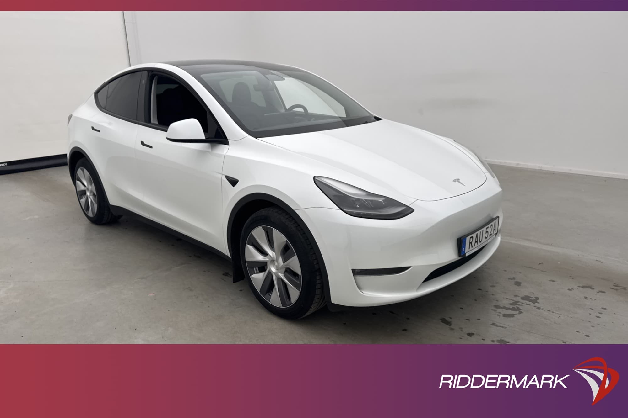 Tesla Model Y Long Range AWD Autopilot Pano Svensksåld