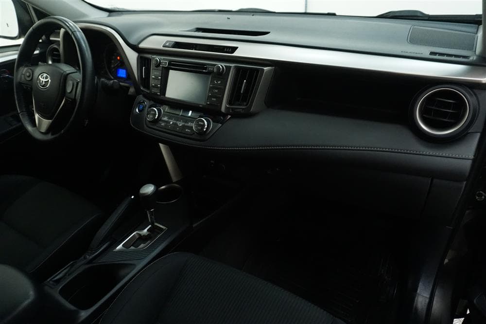 Toyota RAV4 2.2 D-4D D-CAT 150hk B-Kamera Nyservadinteriör