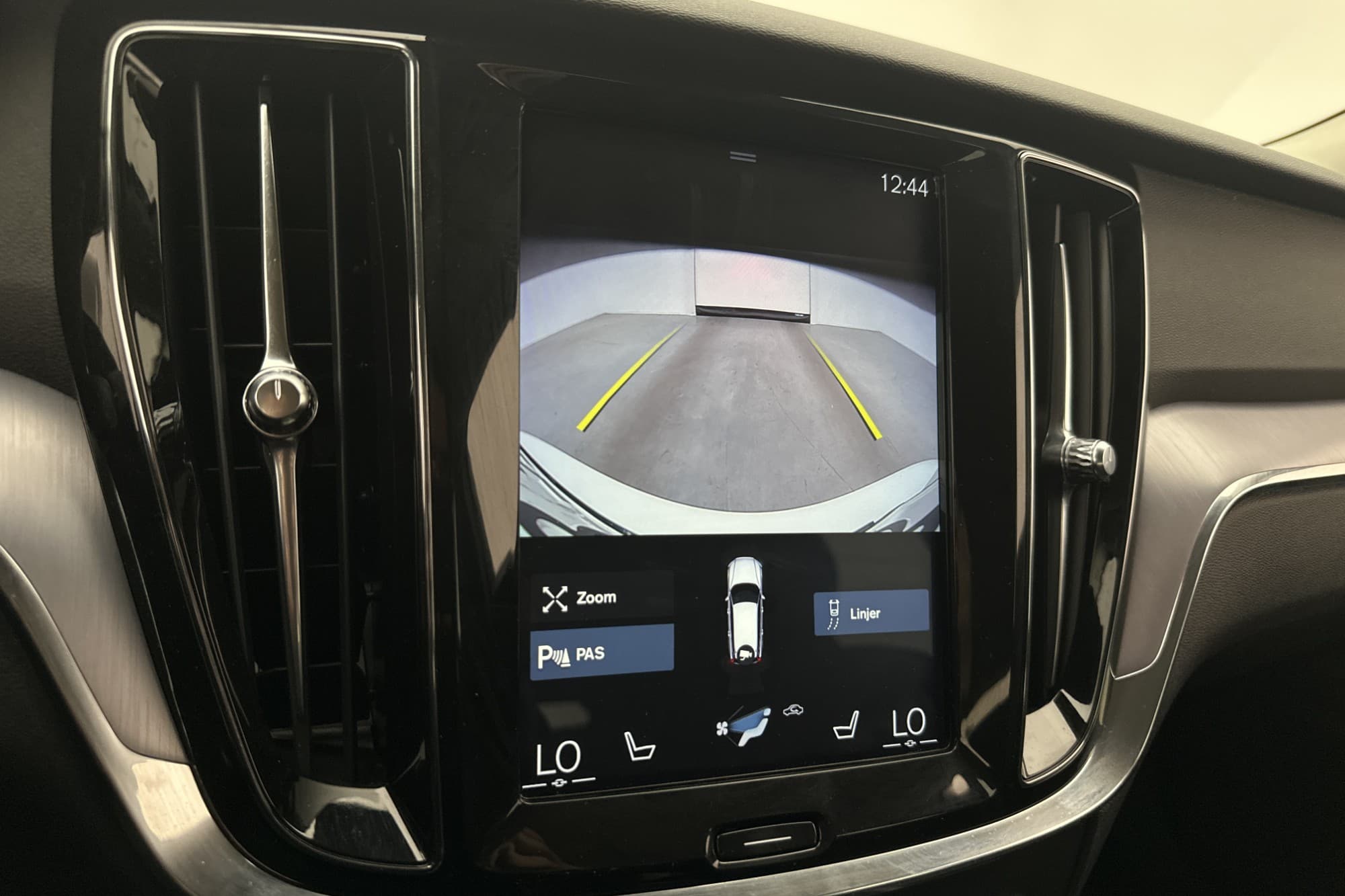 Volvo V60 D3 Momentum VOC Värmare Kamera CarPlay Navi