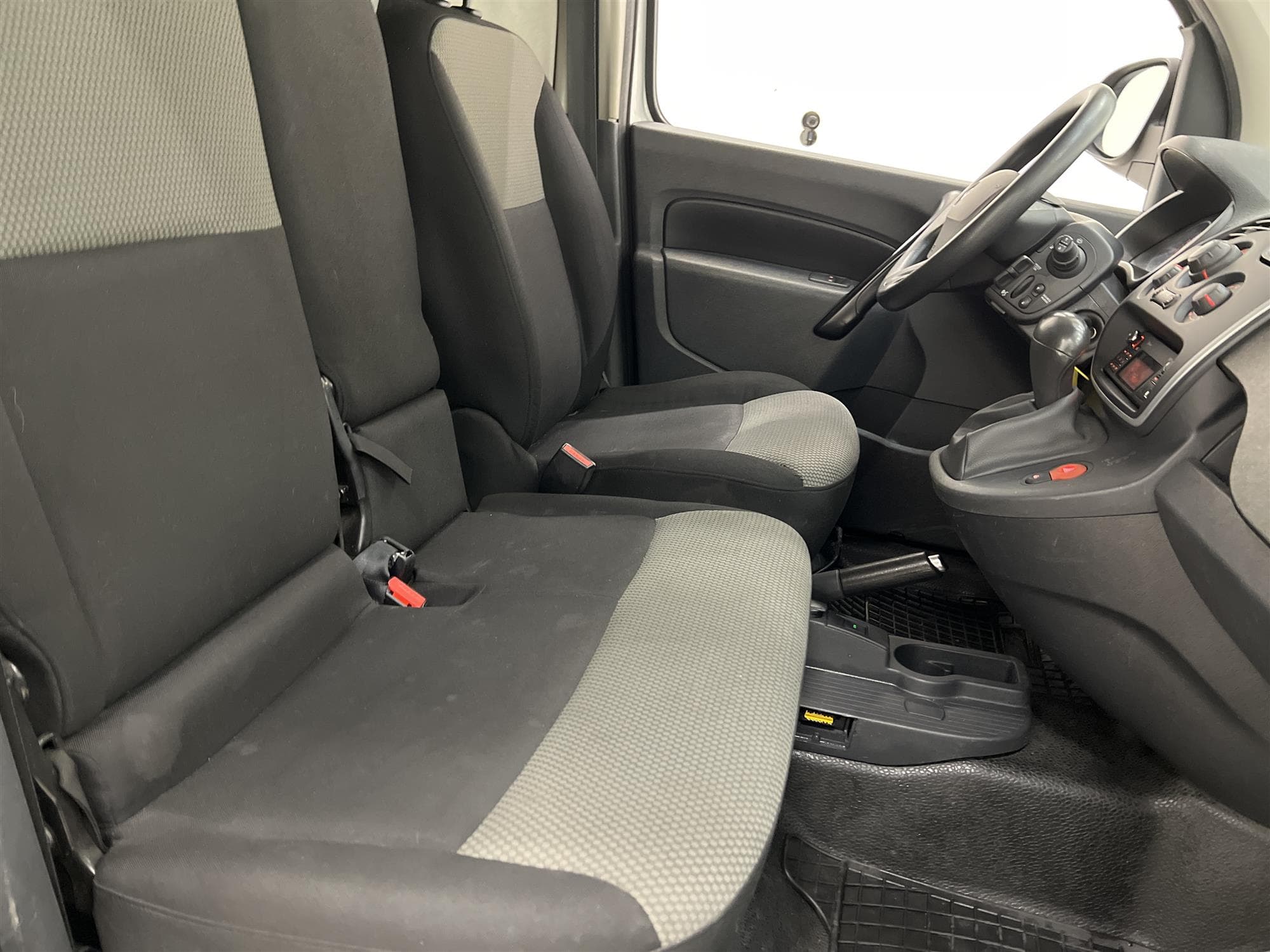 Renault Kangoo 1.5dCi Automat Drag Värmare Moms 