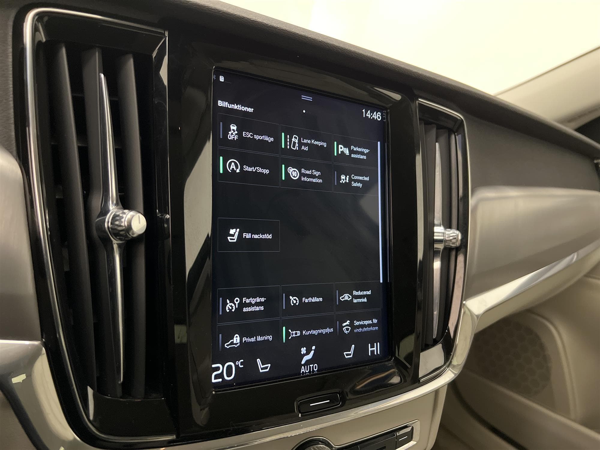 Volvo V90 D3 AWD 150hk Momentum Advanced VOC D-Värm Drag