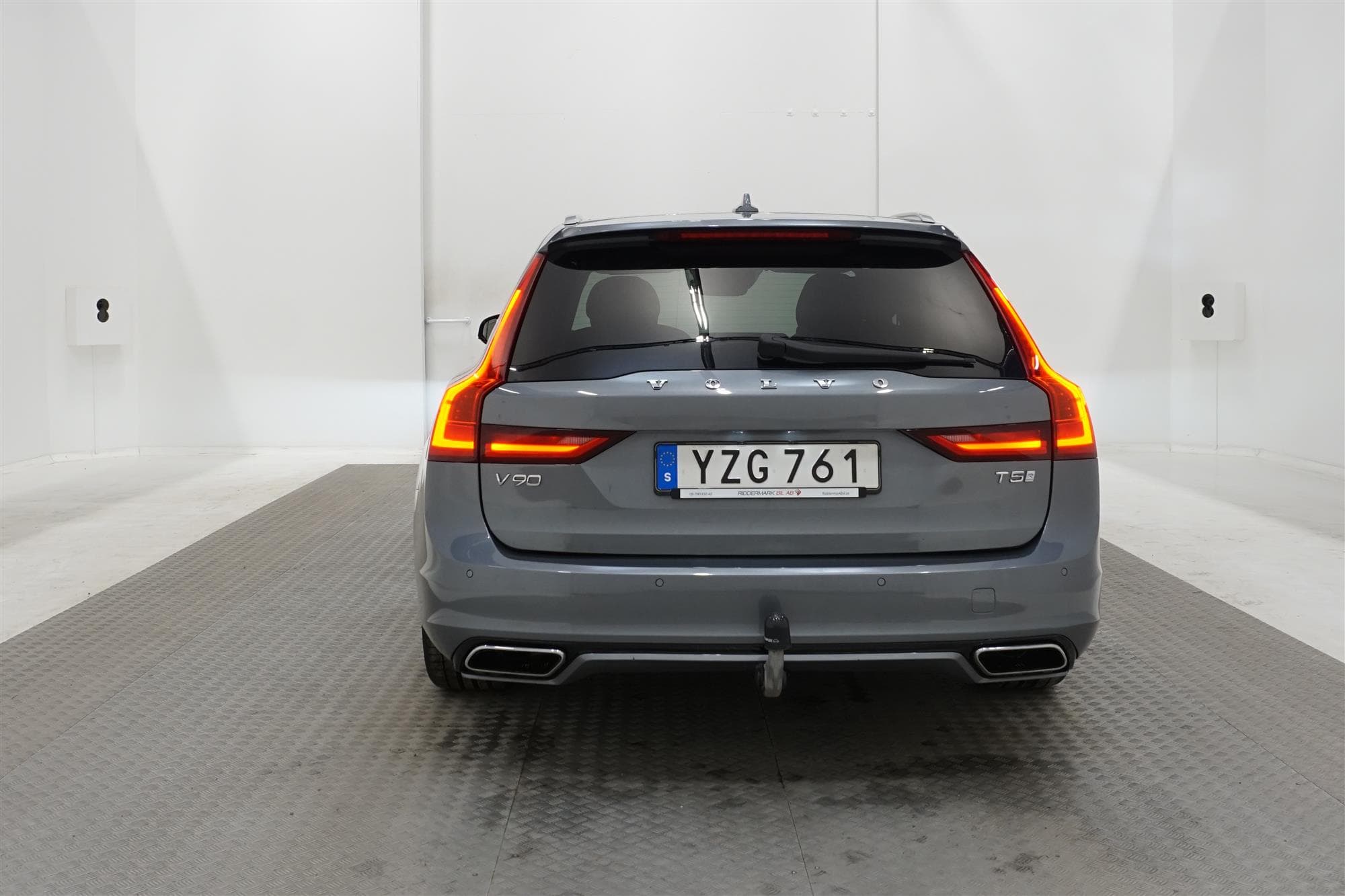 Volvo V90 T5 250hk R Design VOC B-Värm Navi BLIS Drag