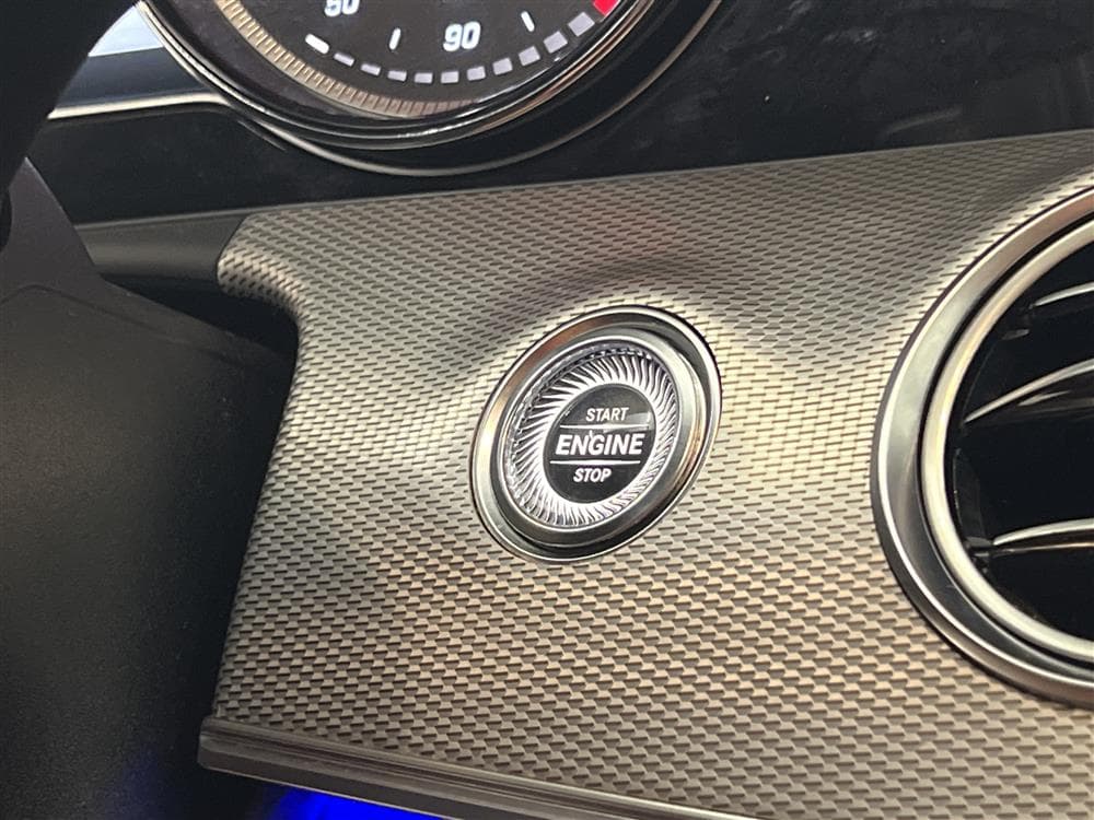 Mercedes-Benz E 220d 194hk AMG Pano Burmester B-Kam GPS Draginteriör