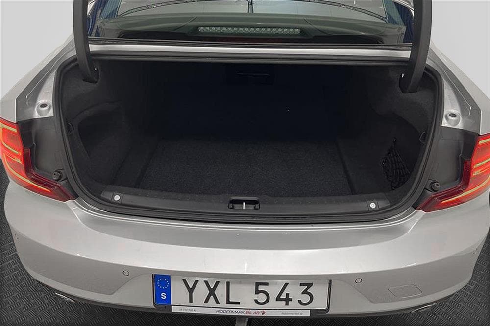 Volvo S90 D4 190hk AWD Momentum D-Värm VOC Navi Drag Blisinteriör