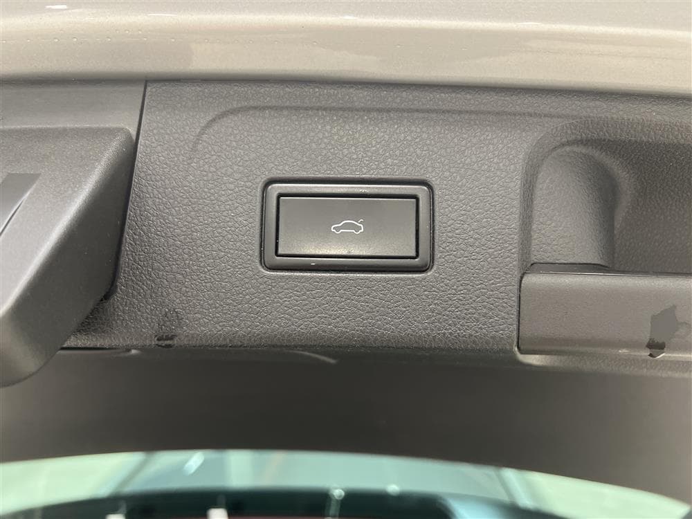 Volkswagen Passat 2.0 TDI 4M R-line Cockpit D-värm B-kamerainteriör