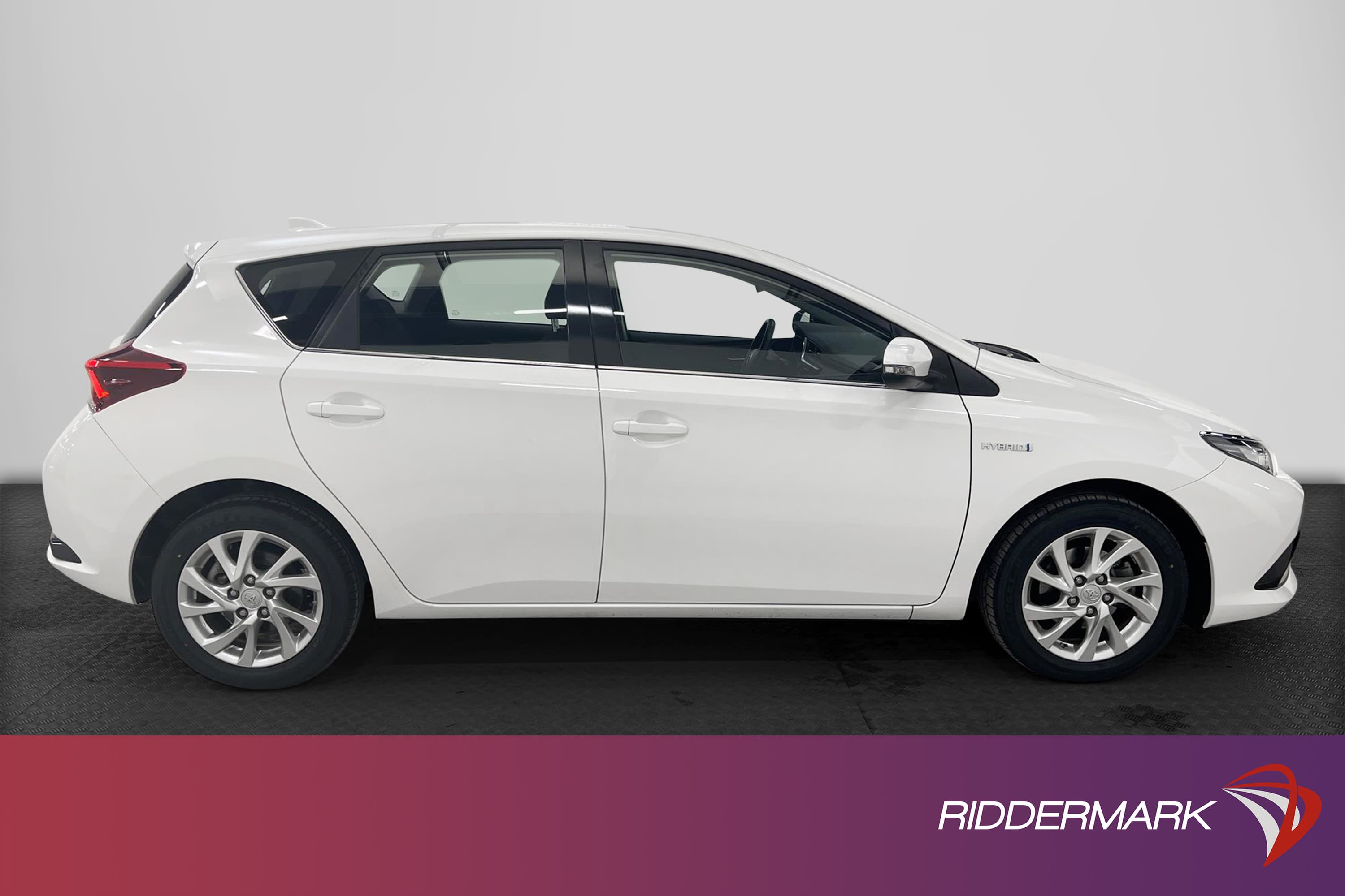 Toyota Auris Hybrid e-CVT 136hk B-Kam Lane Assist 0,35L/mil