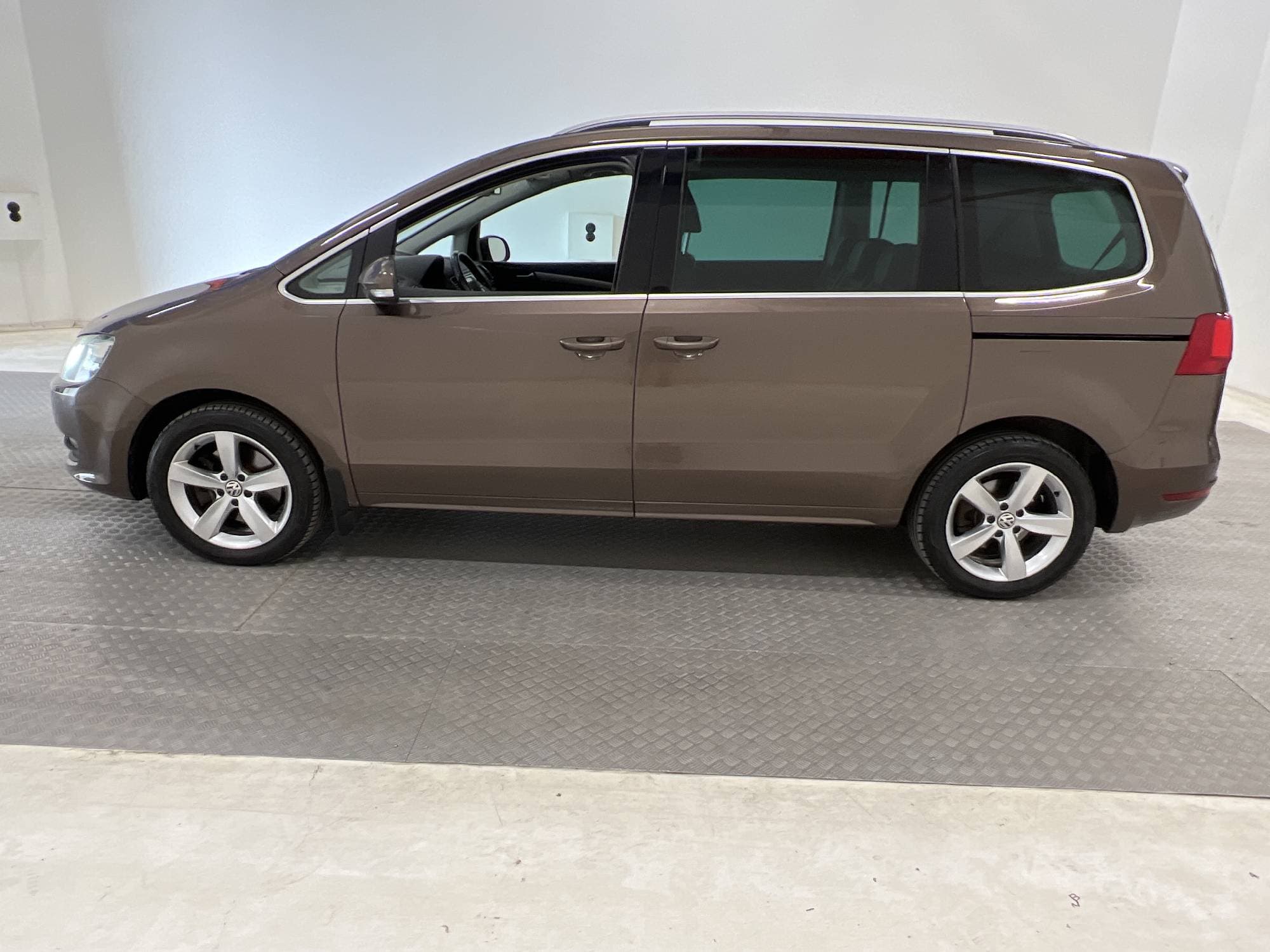 Volkswagen Sharan 2.0 TDI 140hk Pano  D-Värm Drag Navi B-Kam