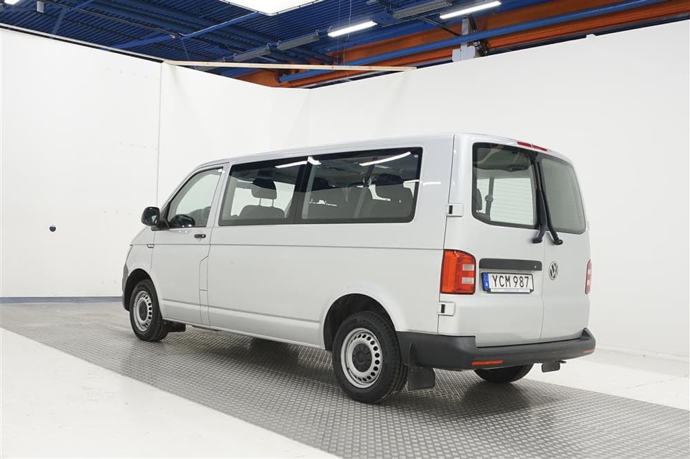 Volkswagen Transporter 2.0 TDI 150hk 9-sits Lång PDC exteriör