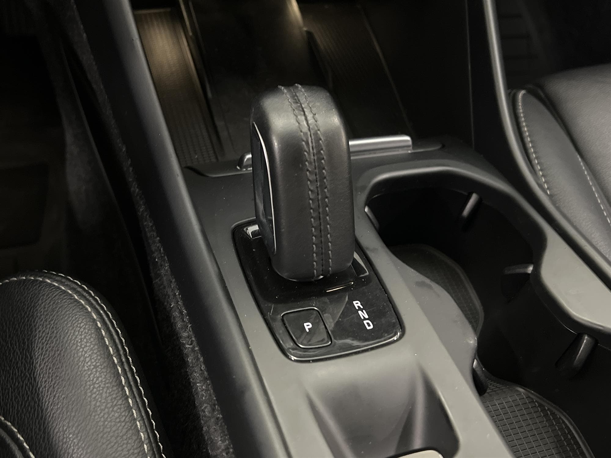 Volvo XC40 T5 AWD 247hk Voc B-Värm Drag B-Kamera Navi BLIS