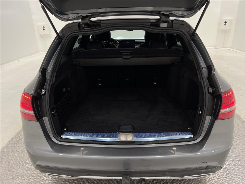 Mercedes-Benz C 220d 194hk AMG Pano Kamera Navi Drag
