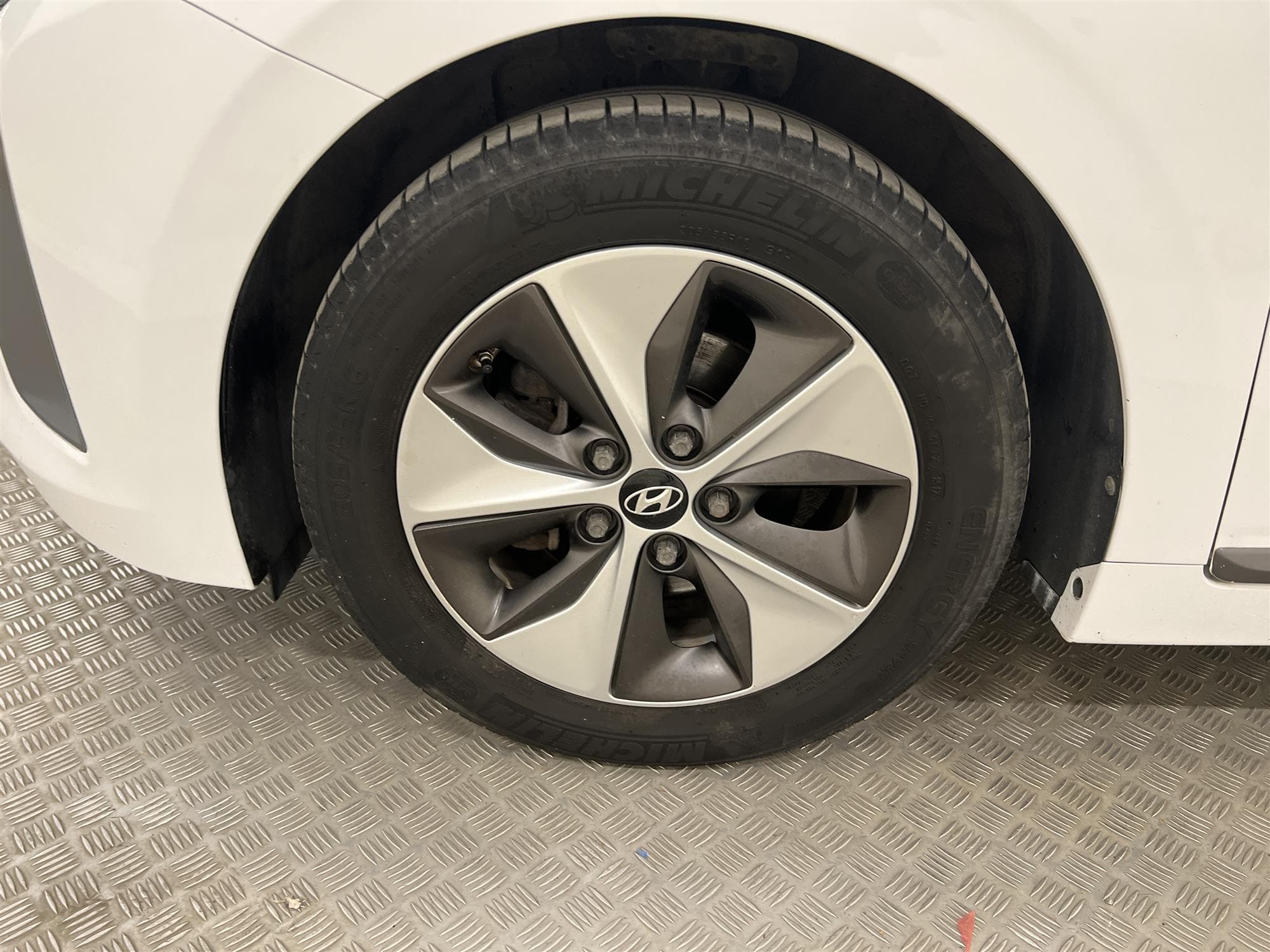 Hyundai Ioniq Hybrid 1.6 141hk B-Kamera Adaptiv 360kr Skatt