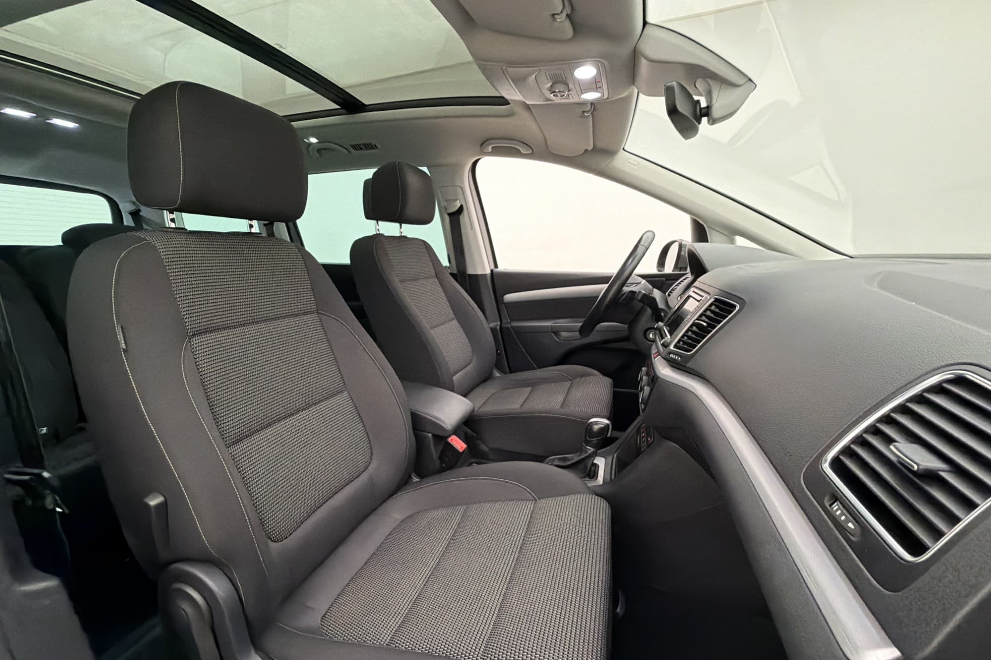 Volkswagen Sharan 7-Sits 2.0 TDI Pano Värm El-dörrar Kamera