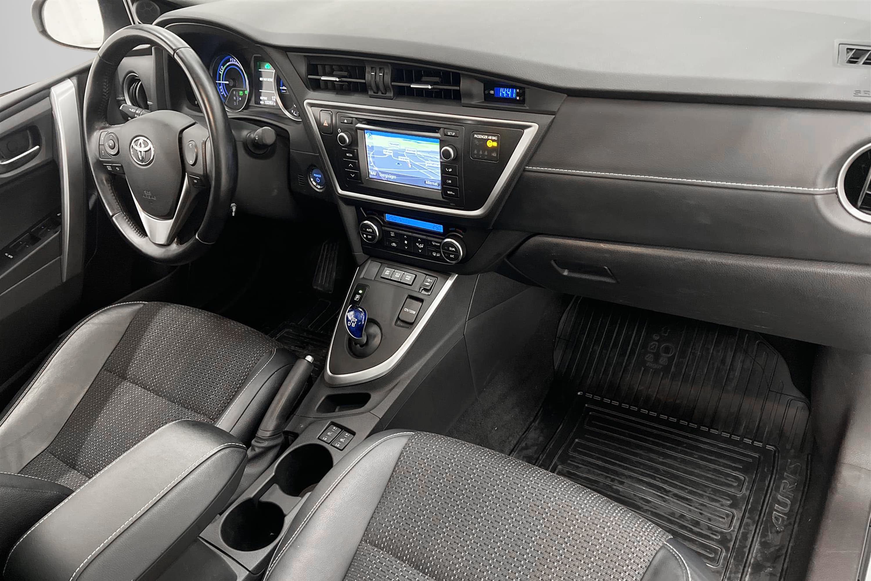 Toyota Auris Hybrid e-CVT 136hk Navi Pano B-Kam 0,40L/mil