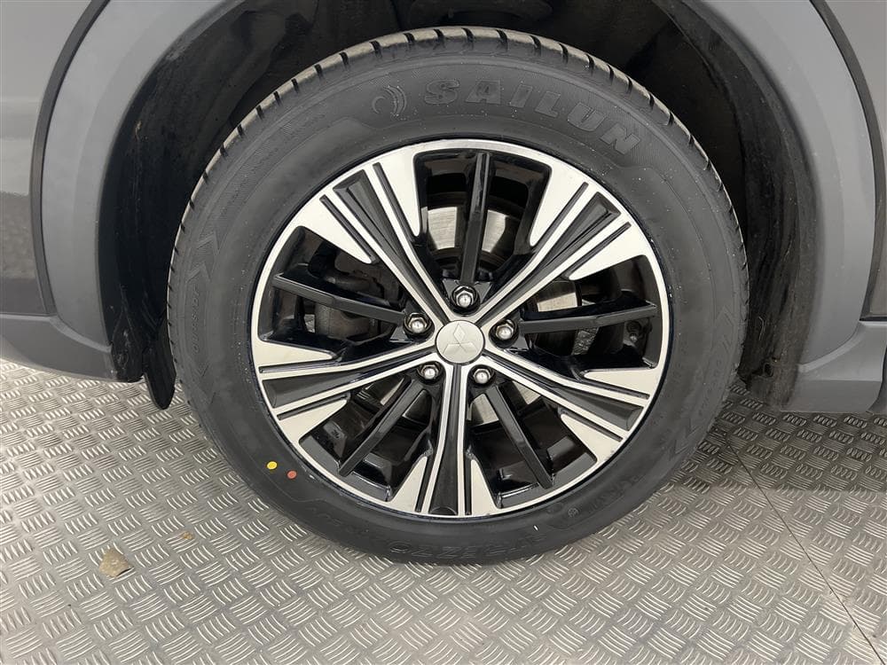 Mitsubishi Eclipse Cross 1.5 4WD 163hk HUD Pano 360° Värmare