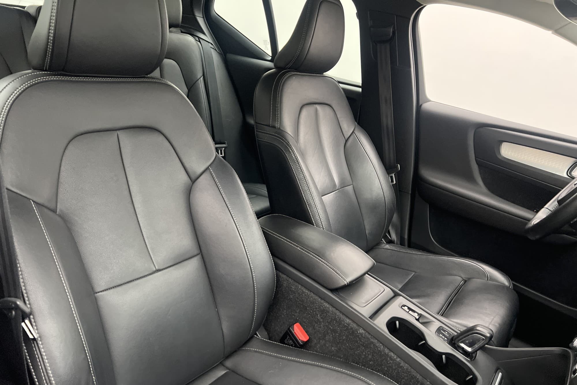 Volvo XC40 T5 AWD Momentum VOC Värmare Skinn Drag Kamera
