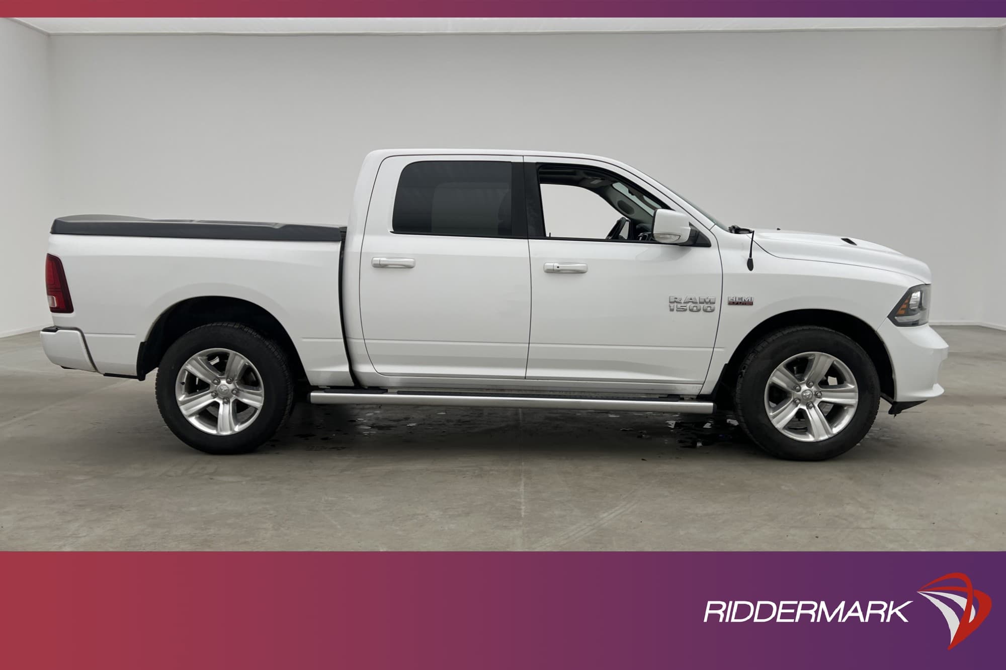 Dodge RAM Sport 5.7 4x4 Dragkrok Skinn Alpine Taklucka MOMS