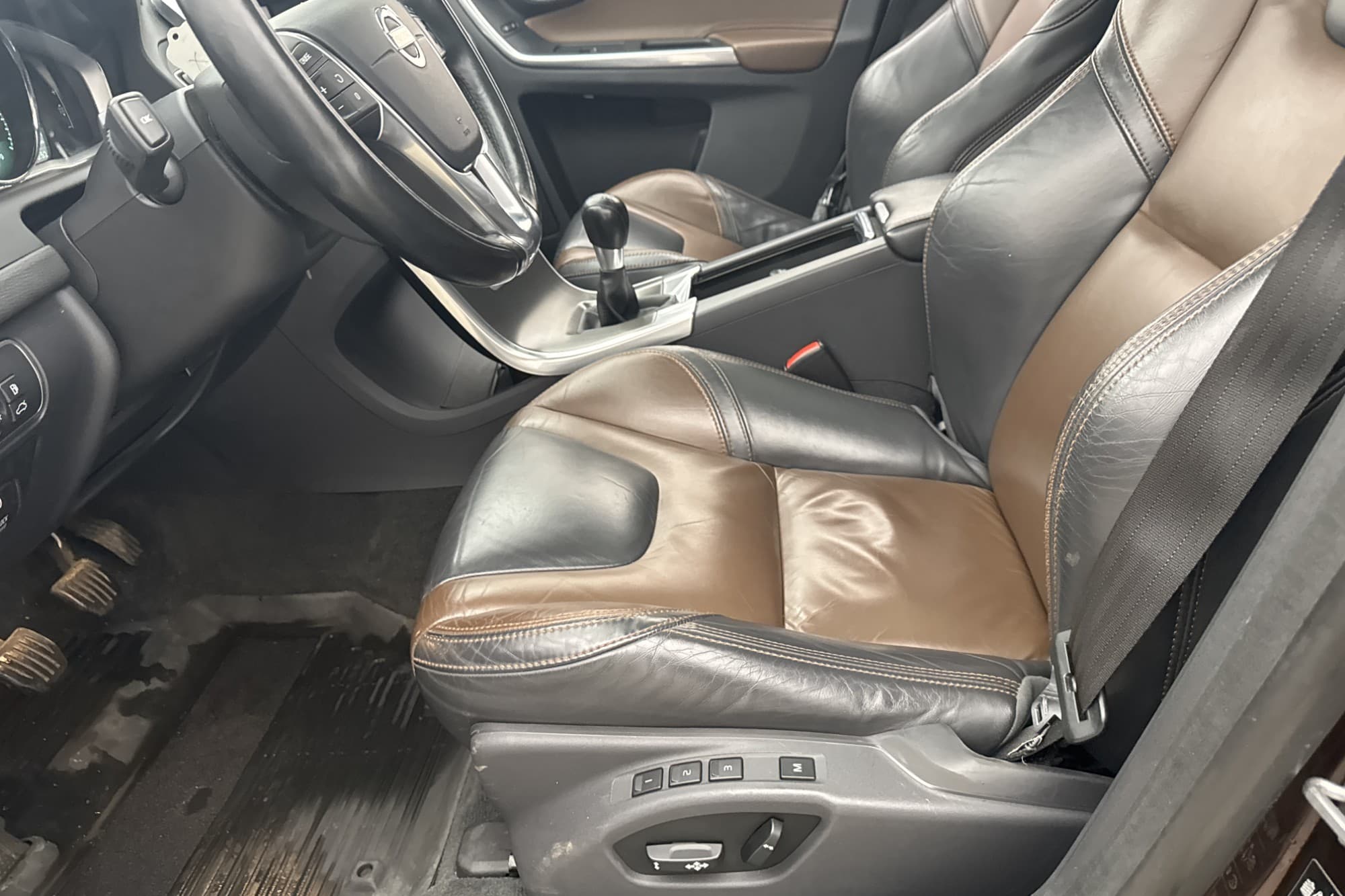 Volvo XC60 D4 AWD 181hk Summum Värm Panorama Skinn Navi Drag