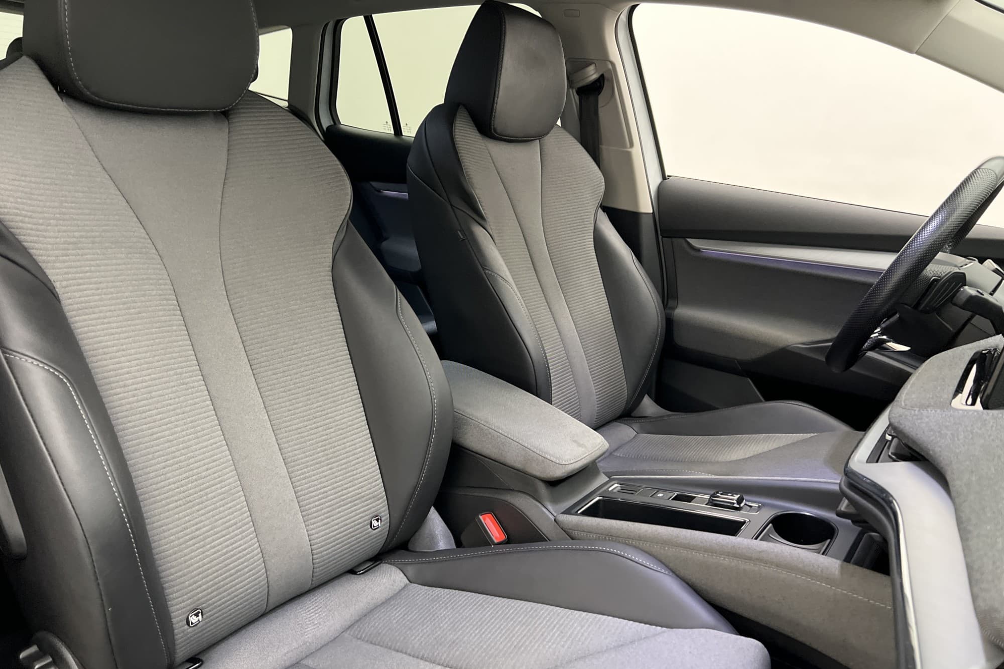 Škoda Enyaq 80x Värmare 360° Navi Rattvärme 3-Zons Drag