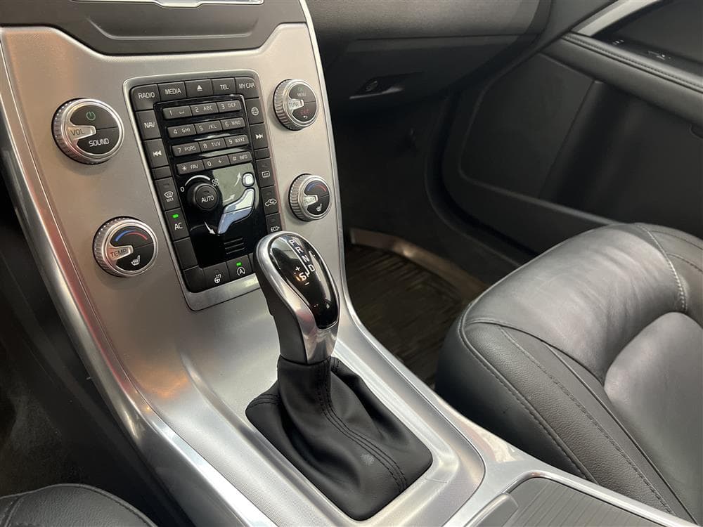 Volvo V70 D4 181hk Summum D-Värm Skinn BLIS VoC 0,45l/milinteriör